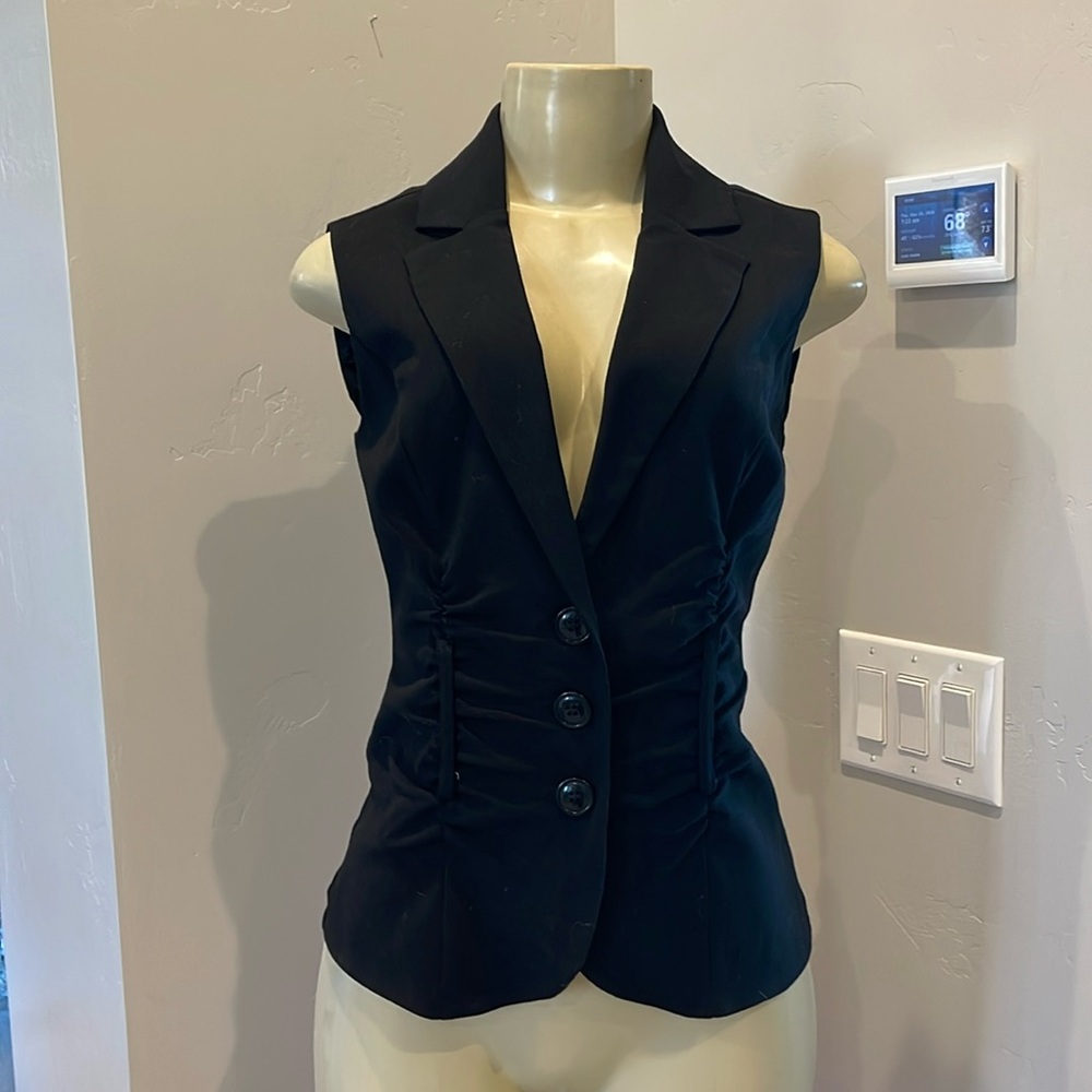 Stoosh women’s black tailored vest top size small